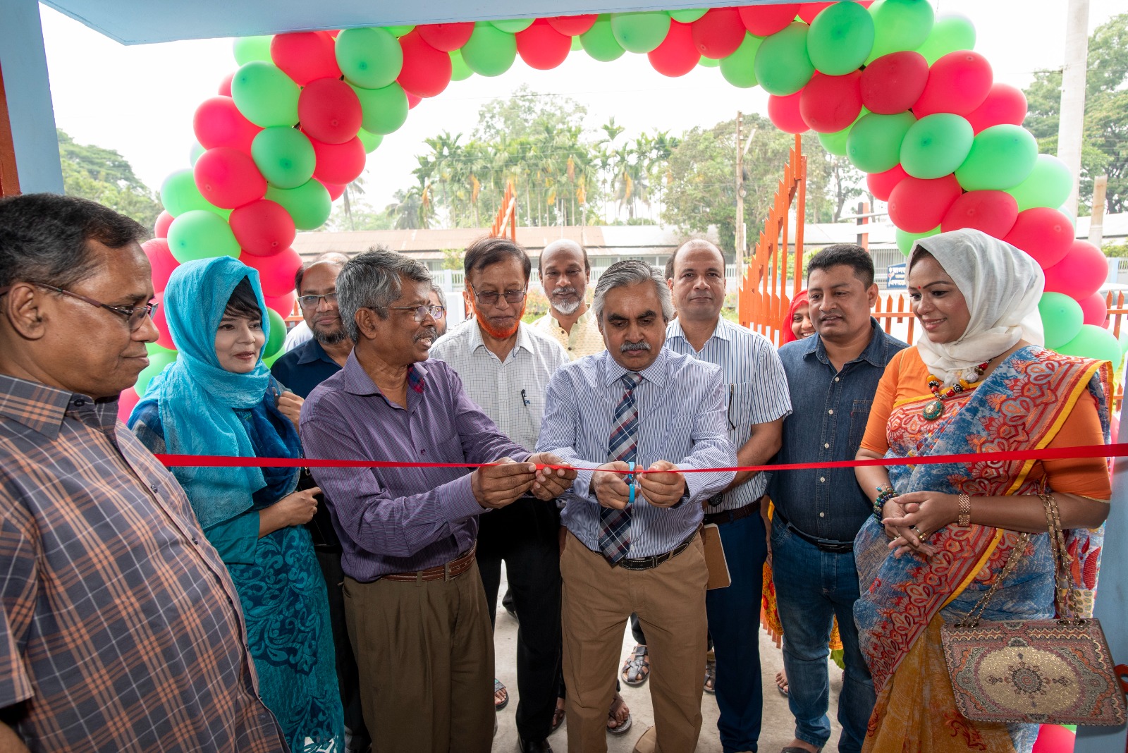 সারা বছর মাছের পোনা উৎপাদনে ‘মাছ চাষে জলবায়ু গবেষণার ল্যাবরেটরি’ উদ্বোধন