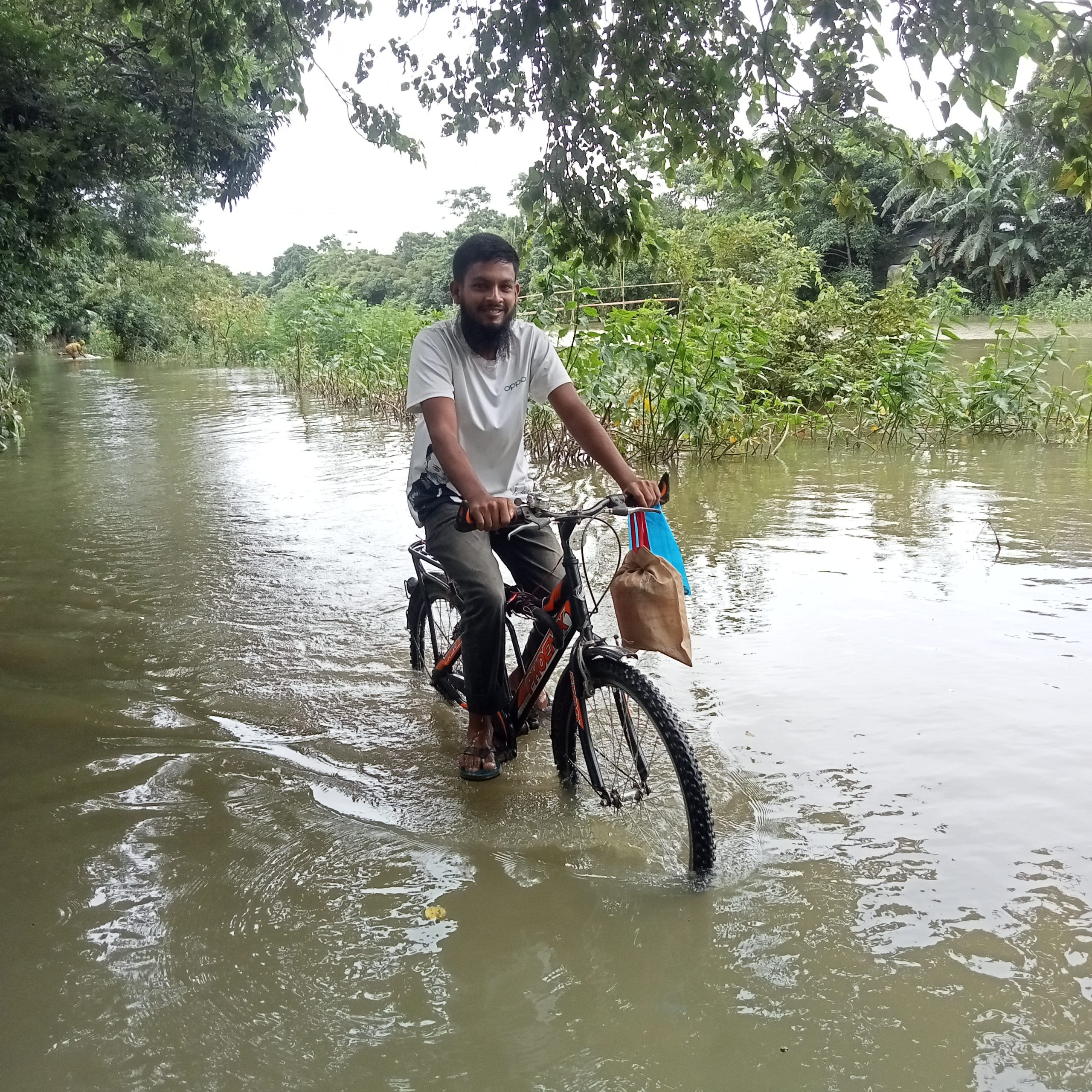 জলমগ্ন মোহনগঞ্জের তেতুলিয়া সড়ক