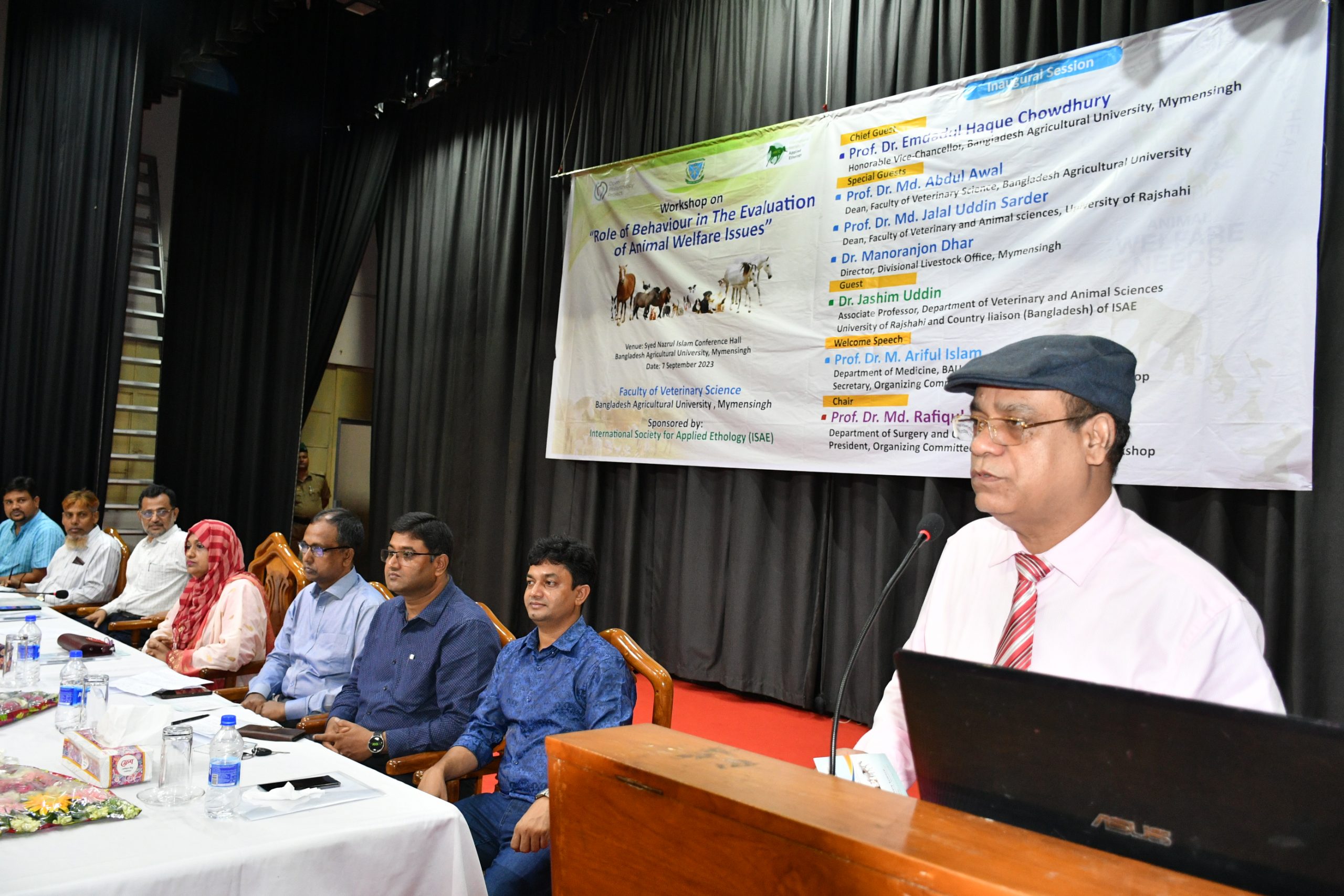 বাকৃবিতে ‘রোল অব বিহেভিয়র ইন দ্যা ইভালুয়েশান অব এনিমেল ওয়েলফেয়ার ইস্যুস’ শীর্ষক আর্ন্তজাতিক কর্মশালার উদ্বোধন