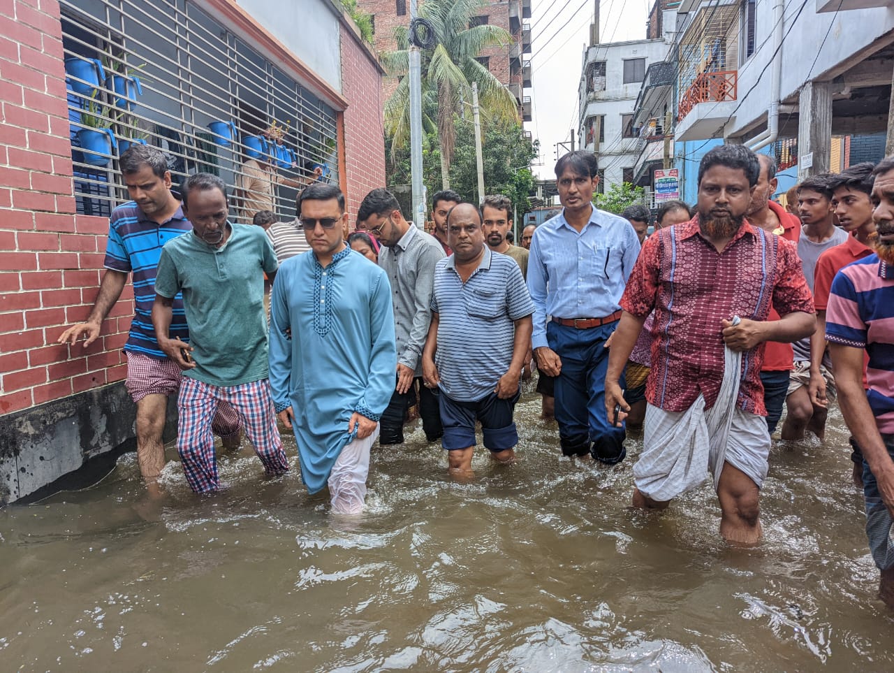 মসিকের জলাবদ্ধতা পরিস্থিতি সমাধানে পরিদর্শনে মেয়র টিটু